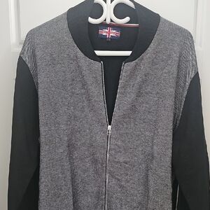 Men's Black and Gray Jacket